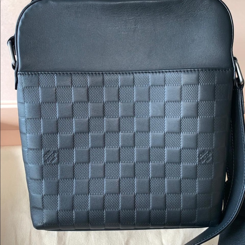 LV Mens Messenger Bag - Picture 2 of 6